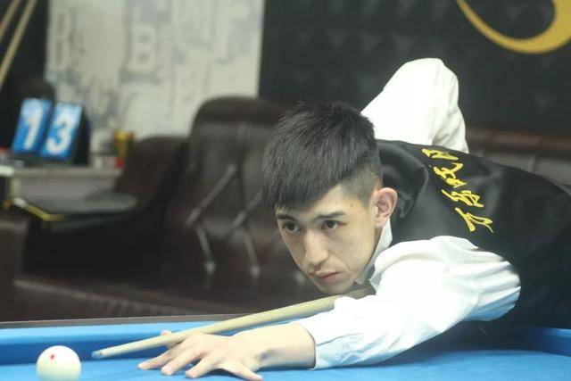 折射出极端